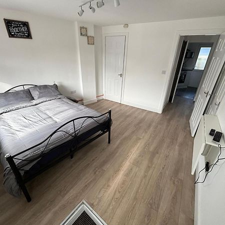 Modern & Cozy Gem - 10Min To City Center - Parking 요크 외부 사진