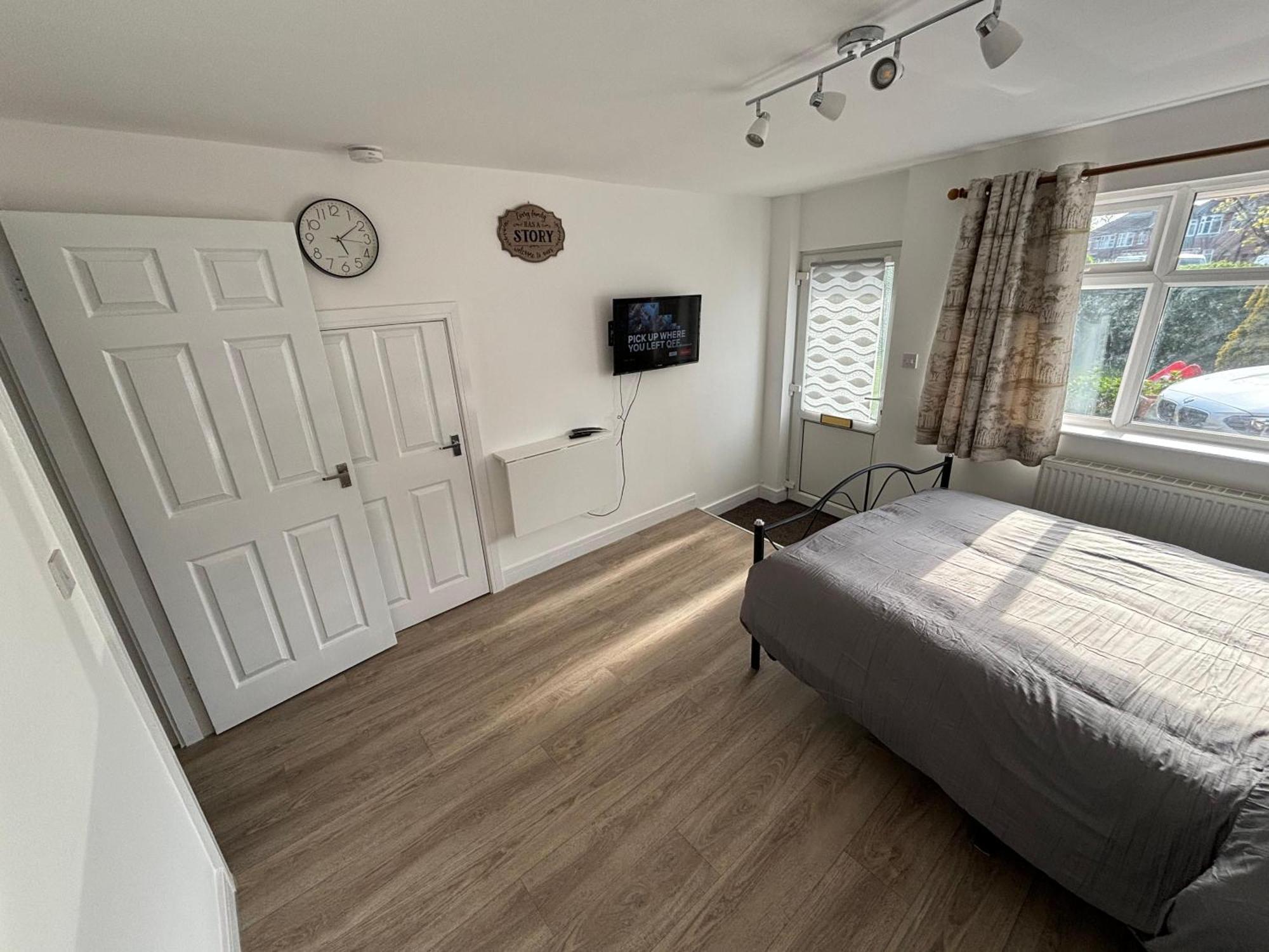 Modern & Cozy Gem - 10Min To City Center - Parking 요크 외부 사진