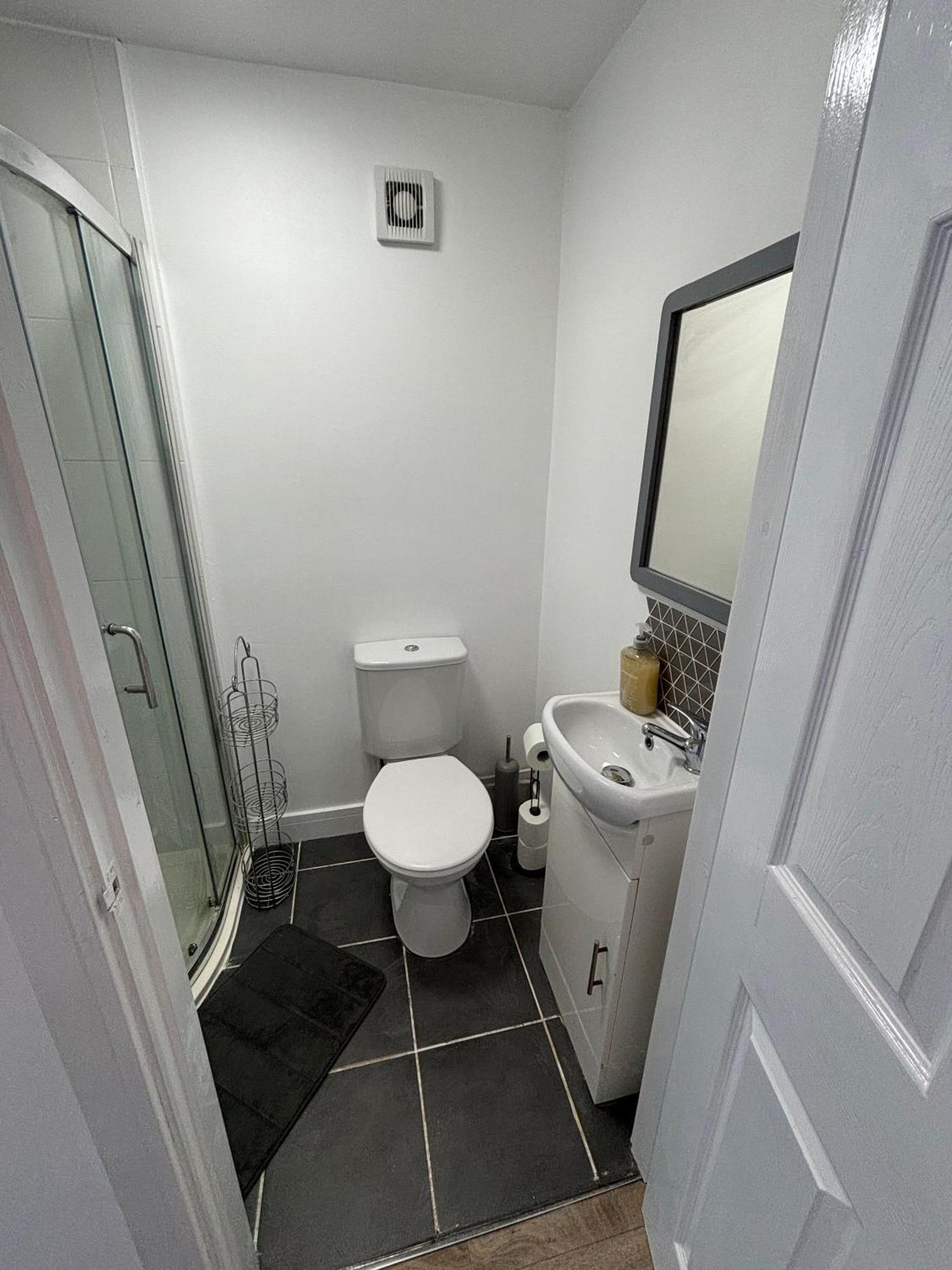 Modern & Cozy Gem - 10Min To City Center - Parking 요크 외부 사진