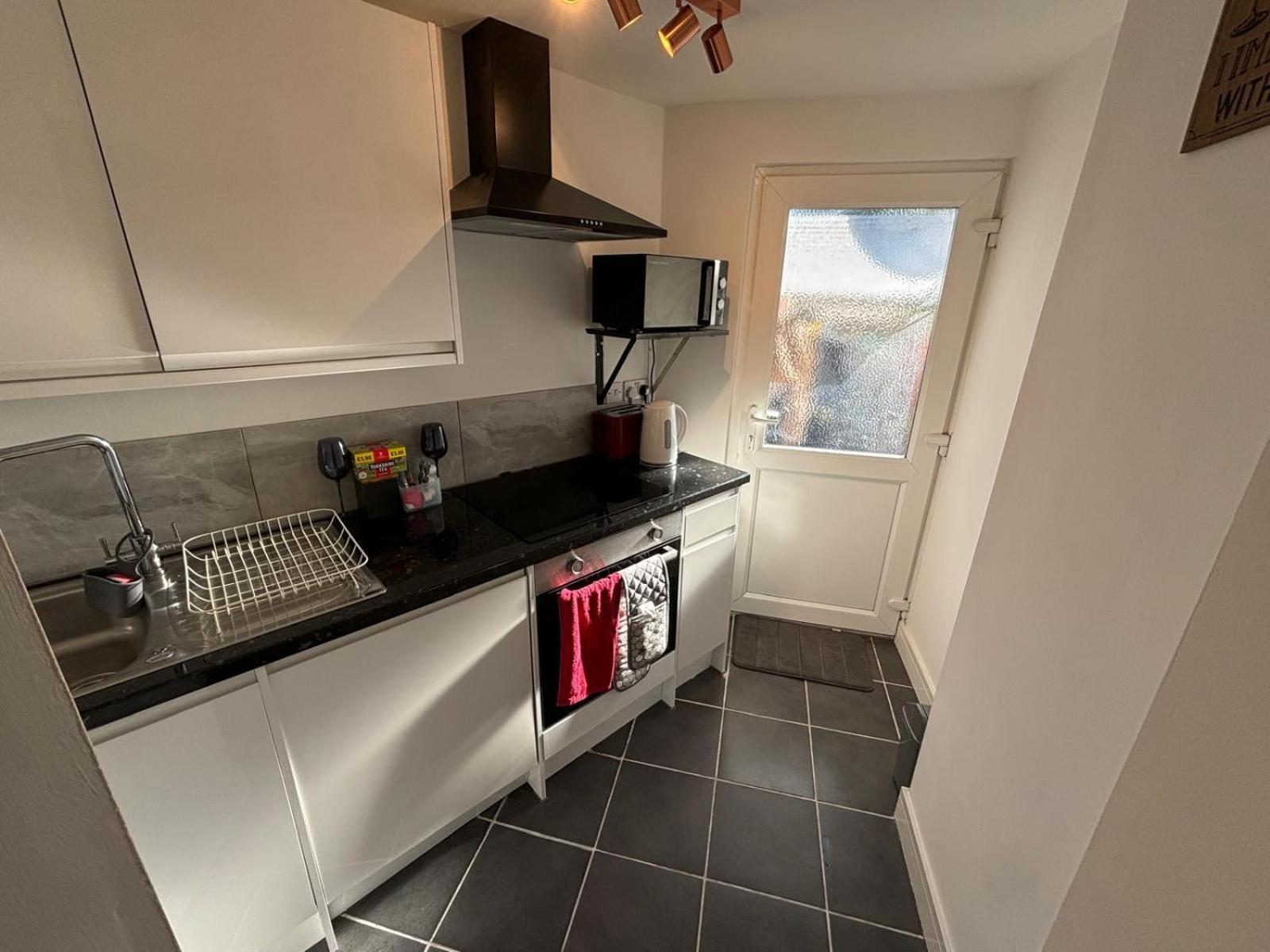 Modern & Cozy Gem - 10Min To City Center - Parking 요크 외부 사진