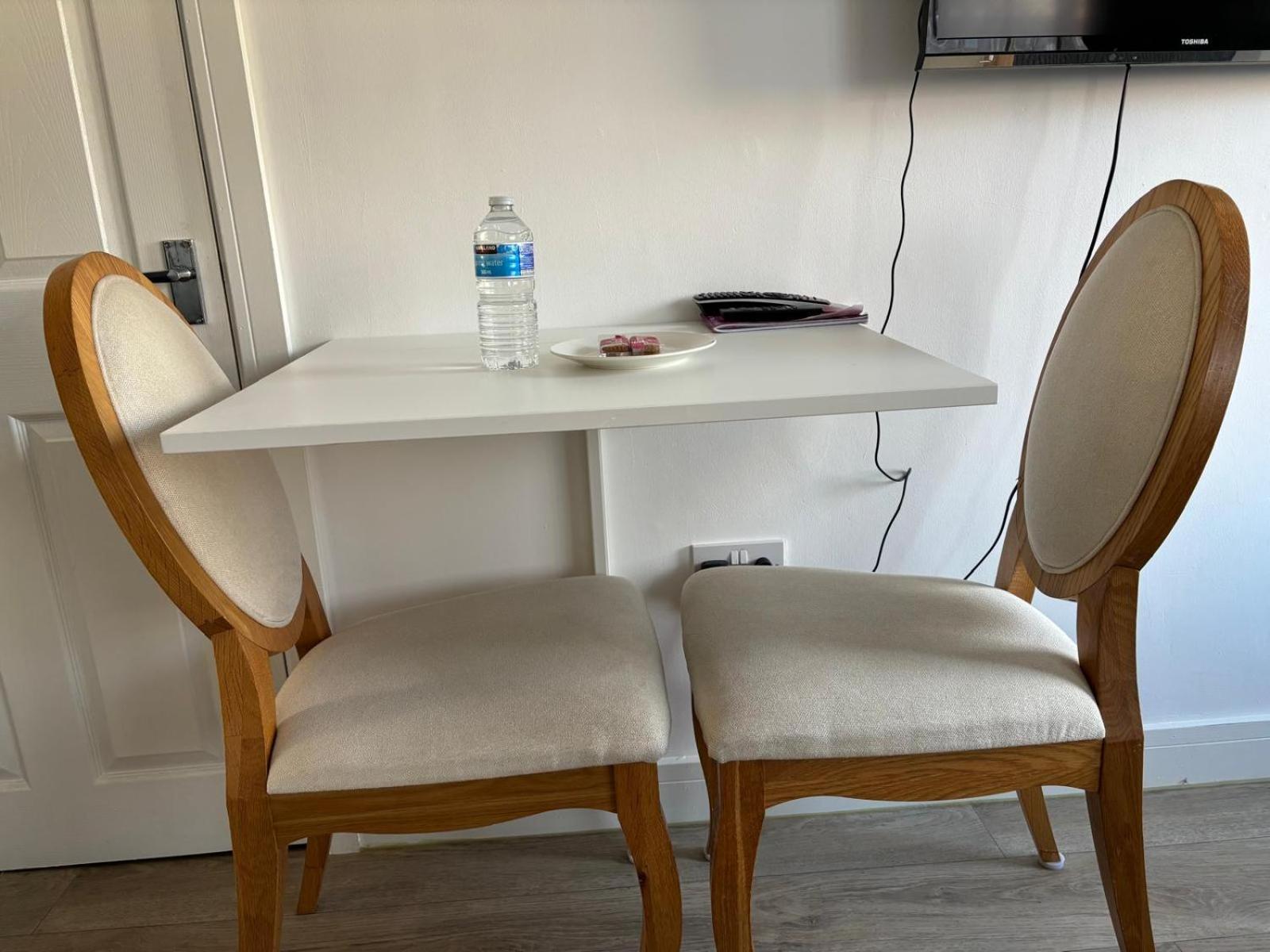 Modern & Cozy Gem - 10Min To City Center - Parking 요크 외부 사진