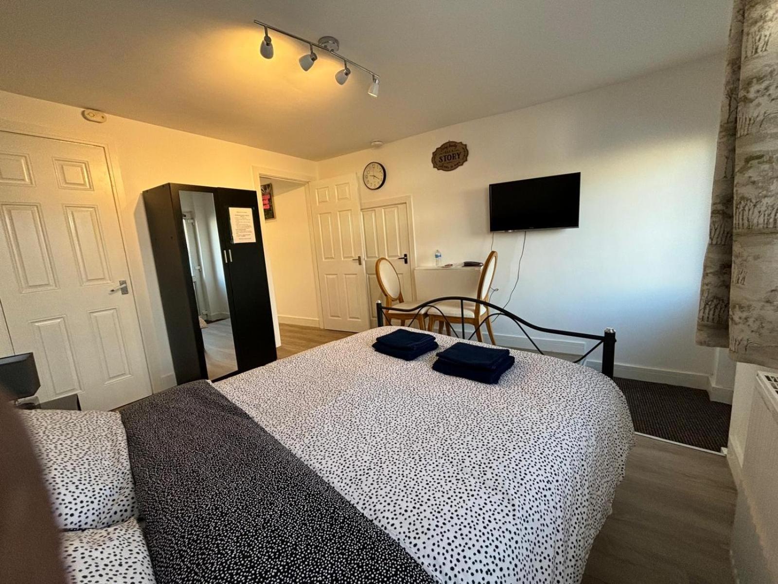 Modern & Cozy Gem - 10Min To City Center - Parking 요크 외부 사진