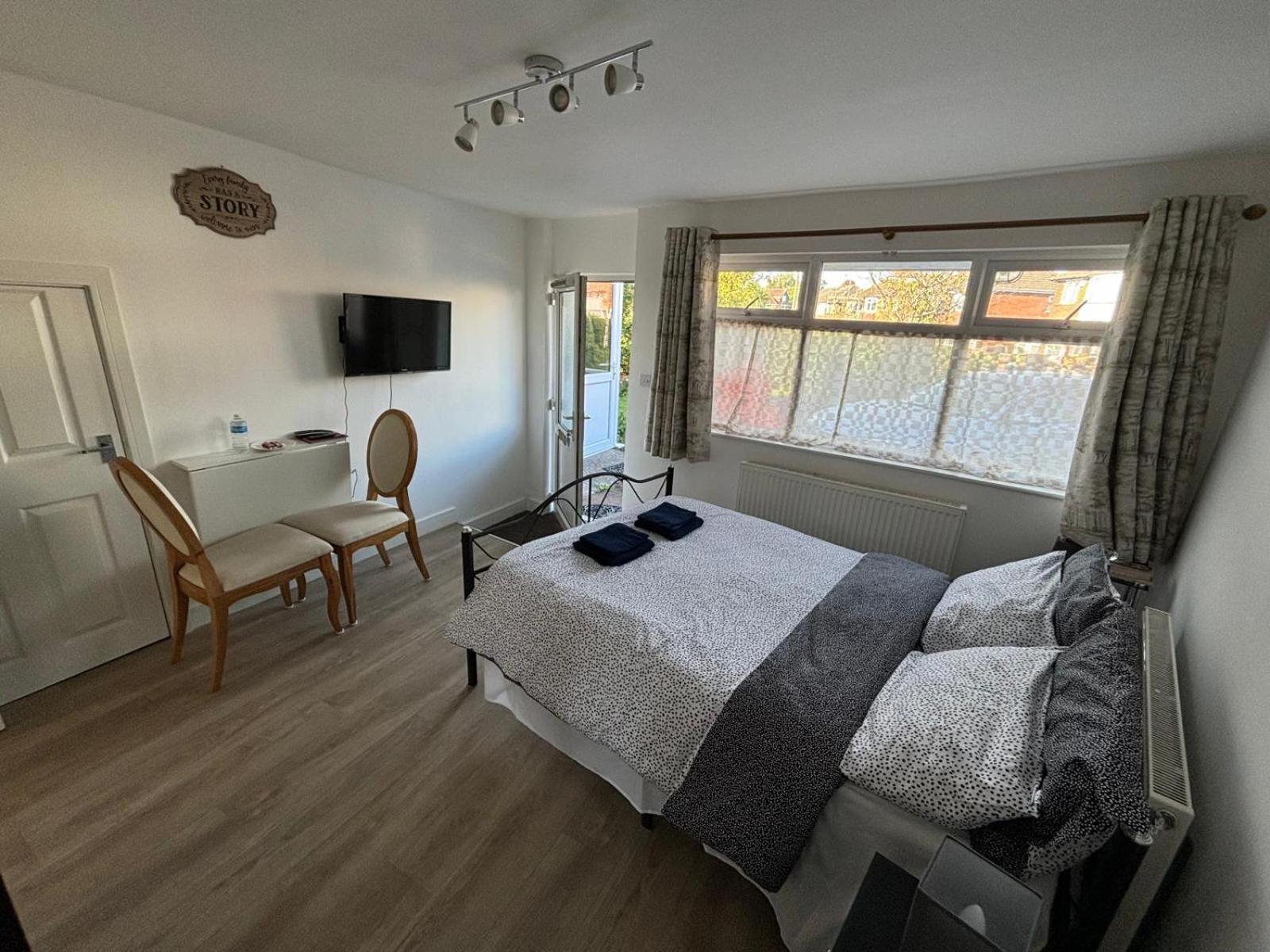 Modern & Cozy Gem - 10Min To City Center - Parking 요크 외부 사진