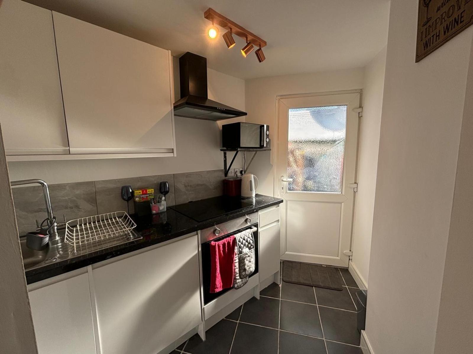 Modern & Cozy Gem - 10Min To City Center - Parking 요크 외부 사진
